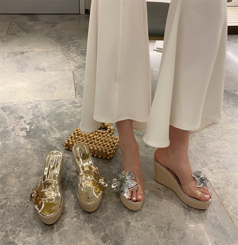 2024-summer-korean-style-sequined-flower-transparent-wedge-woven-high-heel-slippers_1 2024 Summer Korean Style Sequined Flower Transparent Wedge Woven High Heel Slippers