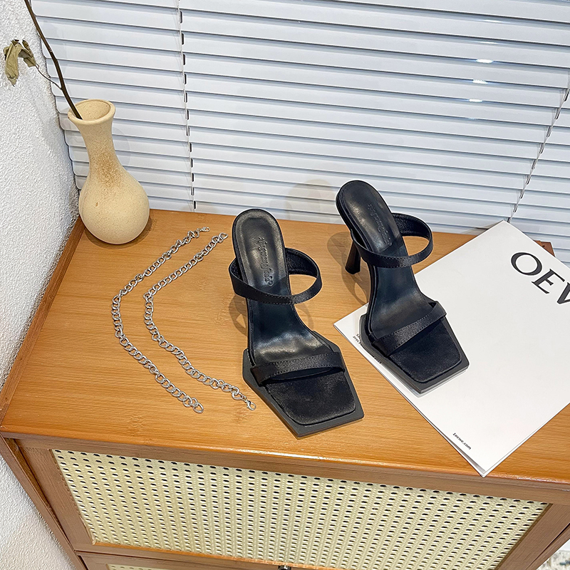 stunning-niche-black-high-heel-sandals-with-one-strap-design_2 Stunning! Niche Black High Heel Sandals with One-Strap Design