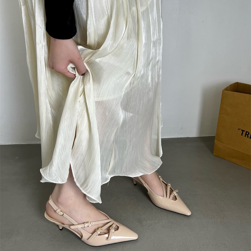 zhang-yuanying-same-style-miu-miu-kitten-heel-pointed-toe-patent-leather-ankle-strap-backless-low-heel-thin-heel-sandals-women_2 Zhang Yuanying Same Style Miu Miu Kitten Heel Pointed Toe Patent Leather Ankle Strap Backless Low Heel Thin Heel Sandals Women