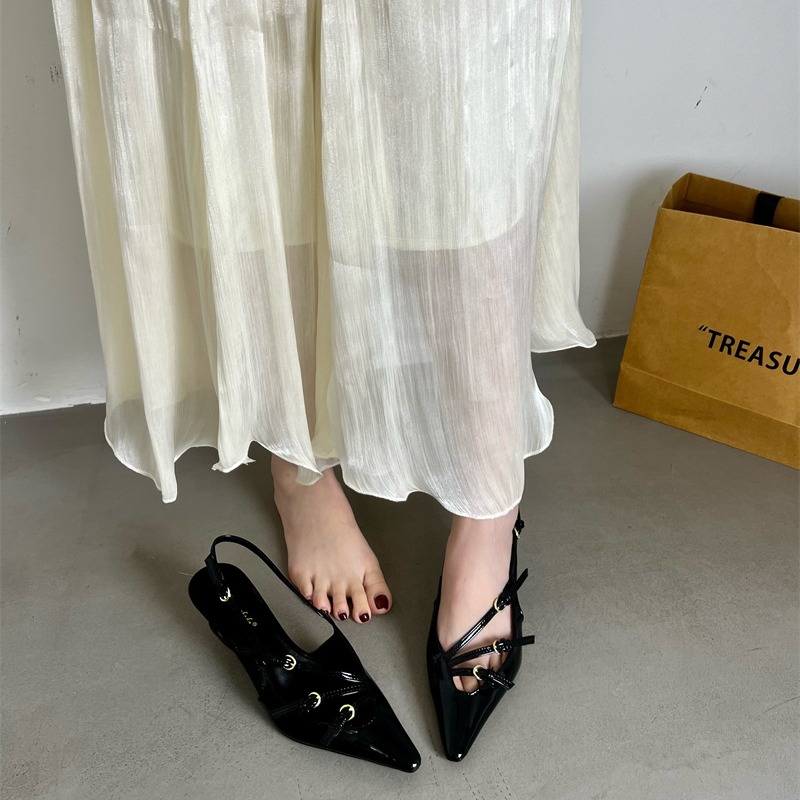 zhang-yuanying-same-style-miu-miu-kitten-heel-pointed-toe-patent-leather-ankle-strap-backless-low-heel-thin-heel-sandals-women_3 Zhang Yuanying Same Style Miu Miu Kitten Heel Pointed Toe Patent Leather Ankle Strap Backless Low Heel Thin Heel Sandals Women